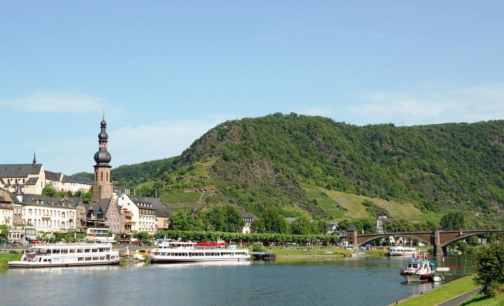 Flair Hotel Am Rosenhuegel - Garni Cochem Bagian luar foto