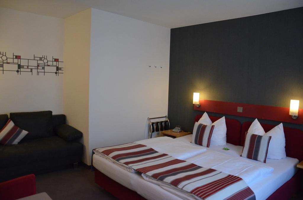 Flair Hotel Am Rosenhuegel - Garni Cochem Bagian luar foto