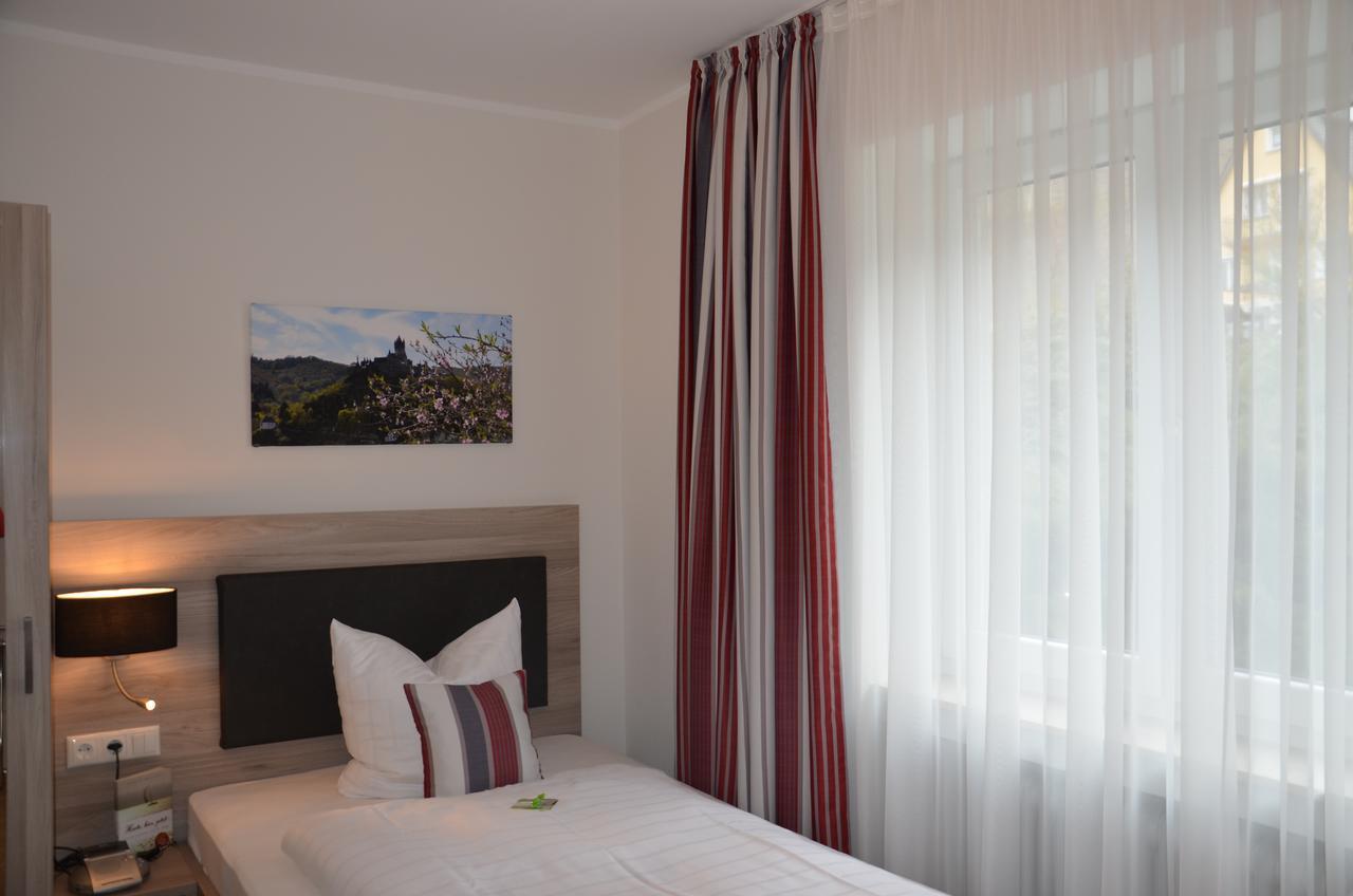 Flair Hotel Am Rosenhuegel - Garni Cochem Bagian luar foto