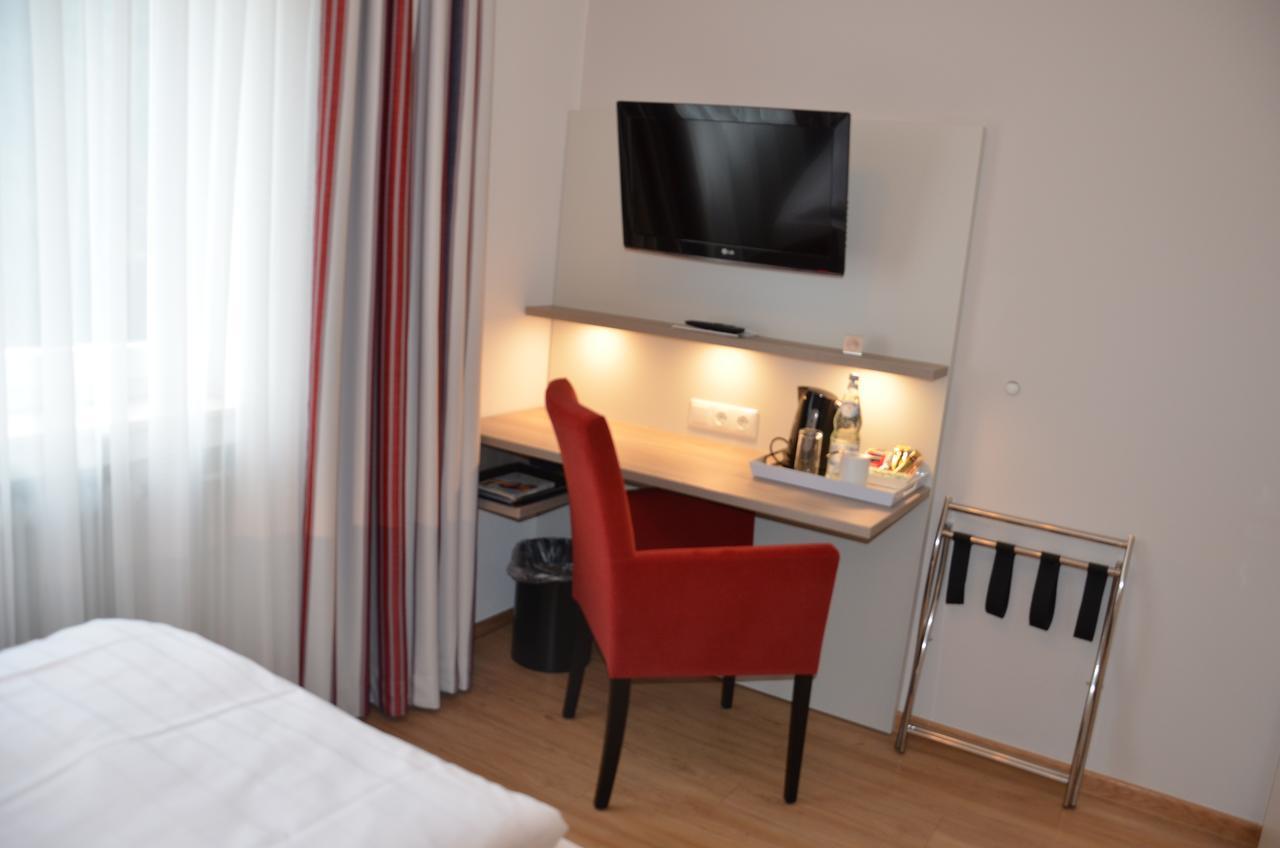Flair Hotel Am Rosenhuegel - Garni Cochem Bagian luar foto