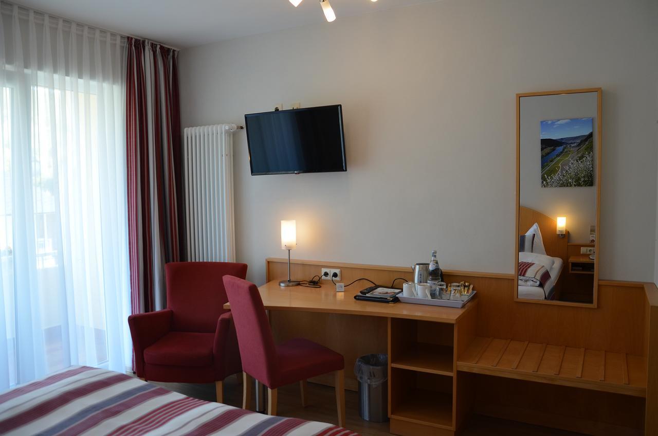 Flair Hotel Am Rosenhuegel - Garni Cochem Bagian luar foto